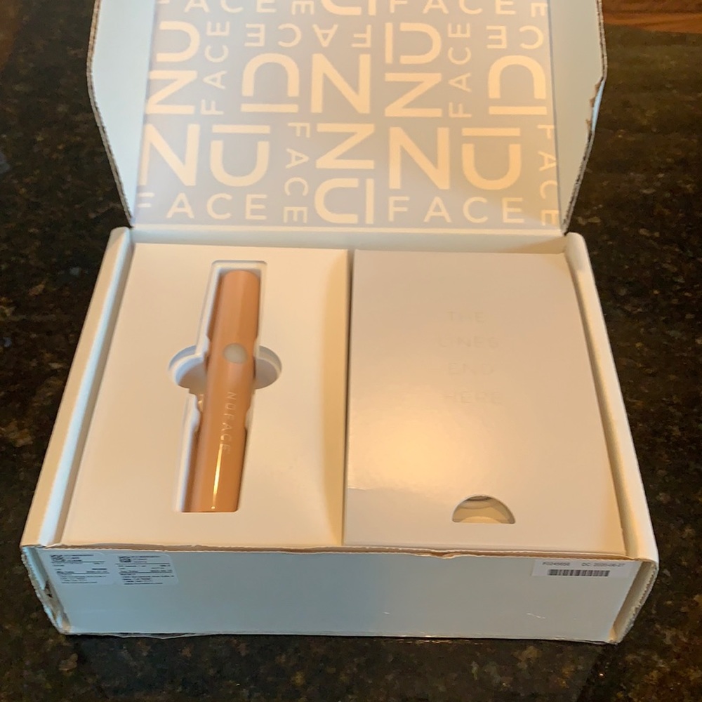 Nuface the FIX line smoothing device